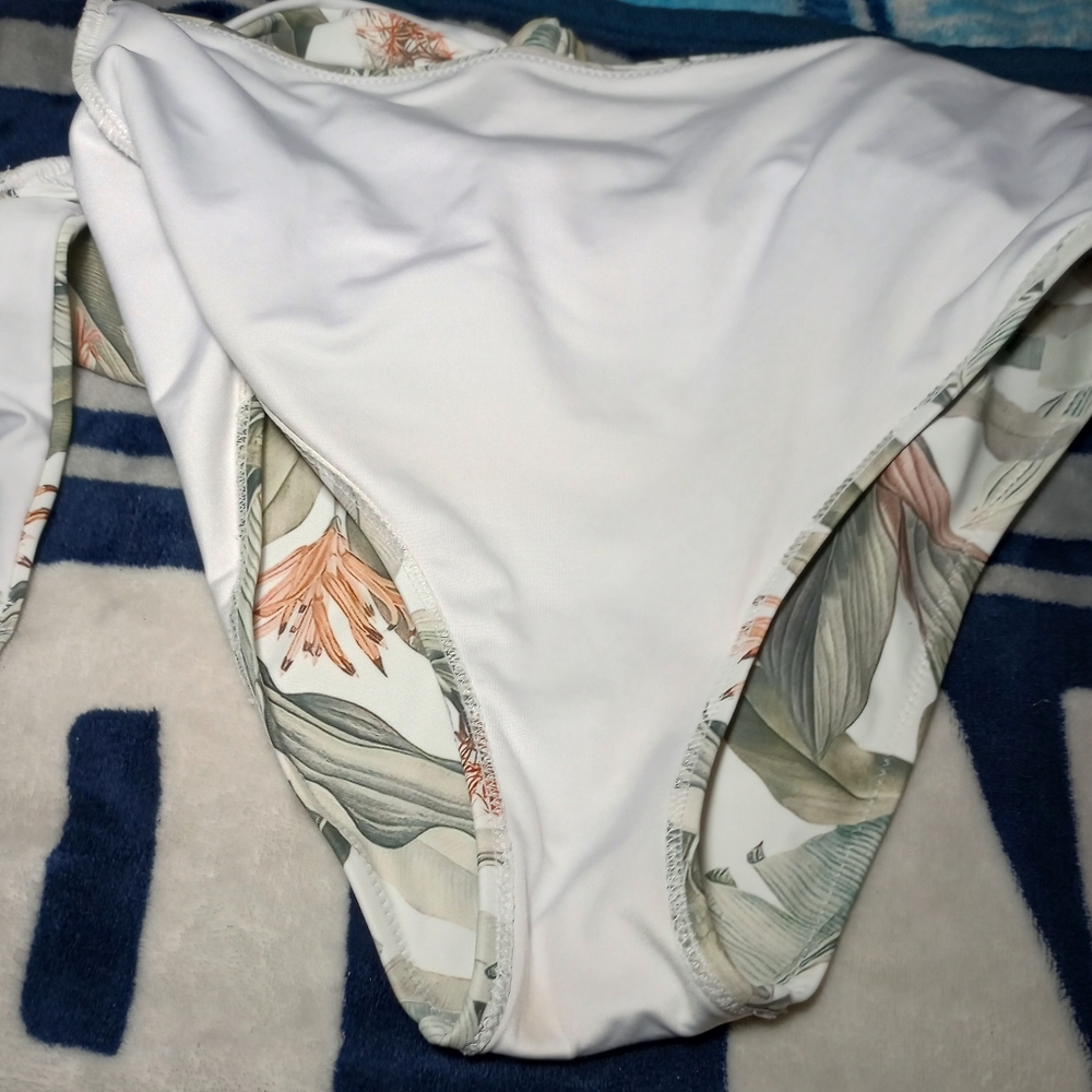 FLOWER PRINTED ONE PIECE SWIMSUIT Body Enhancing Design Nature Lovers Size Small - Picture 2 of 12